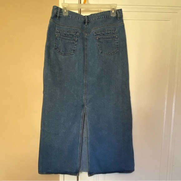 Women’s St. John’s Bay denim maxi skirt size 10. Light fade wash, rear slit. - Picture 4 of 10